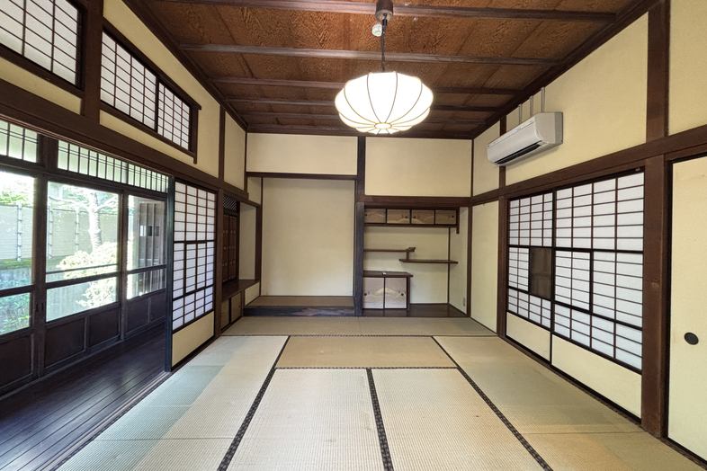 TOWARI NO MA｜障子から柔らかな自然光が入る畳の間