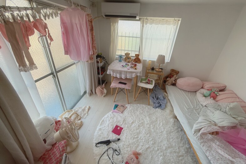 築古マンション｜【407 ワンルーム日和】作り込み事例：ピンクの小物が彩る可愛らしい一人暮らしの室内へも変更可能