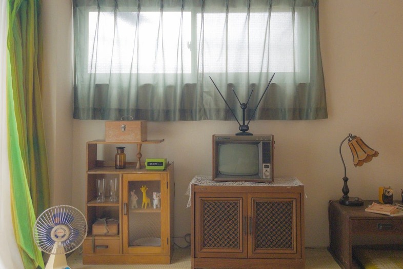 築古マンション｜【207 白樺舎】ブラウン管テレビや扇風機が揃う昭和の生活風景