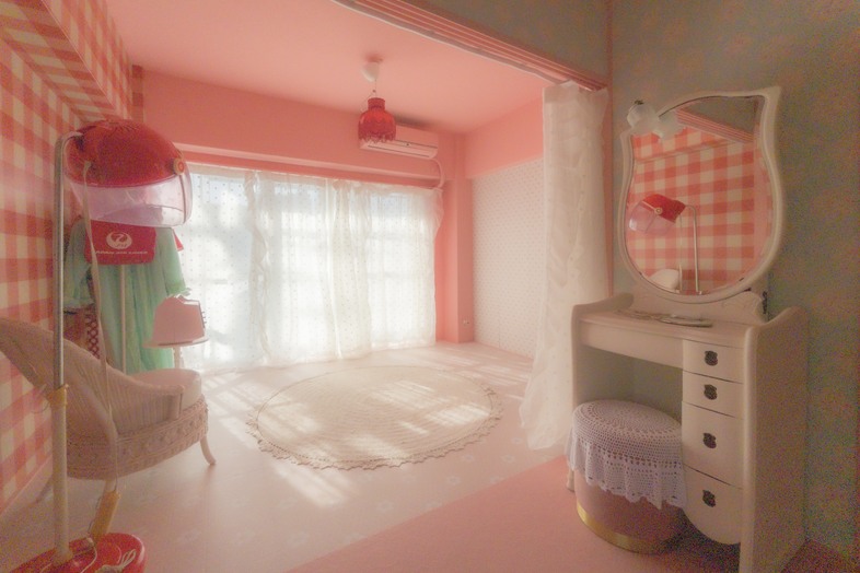 築古マンション｜【301 昭和乙女部屋】ピンクを基調とした昭和ガーリーな室内